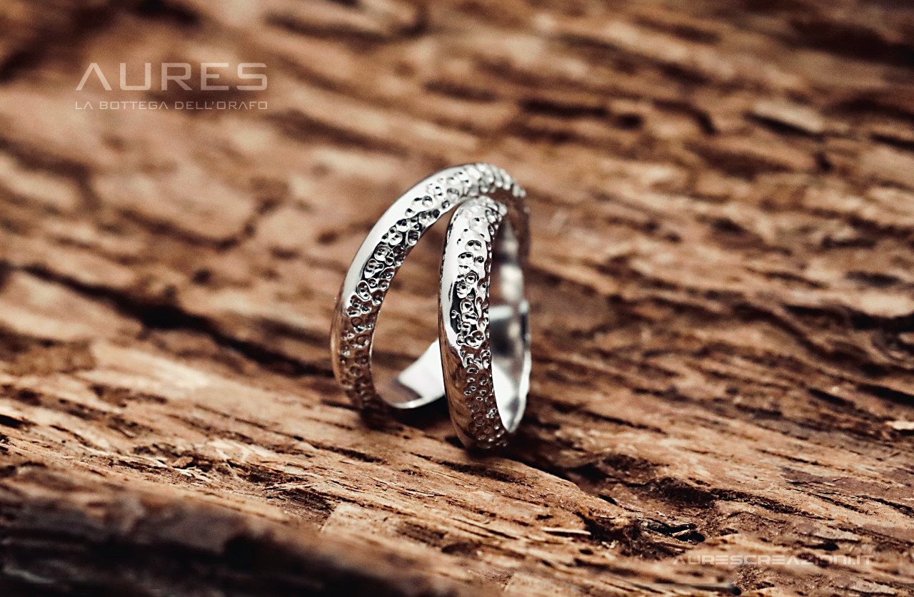 fedi-nuziali-Halfcurved-Bianche-oro-bianco.jpg