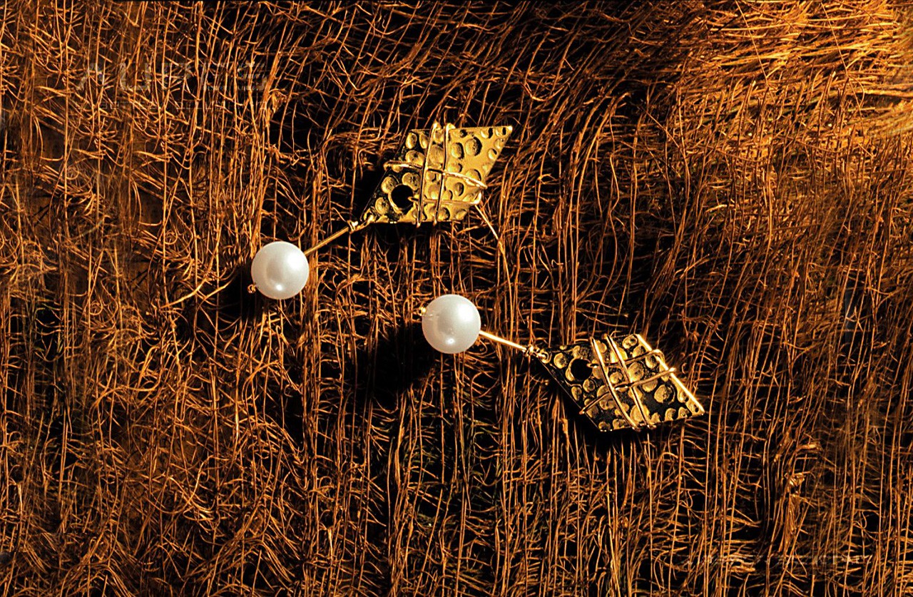 orecchini-Thor-oro-giallo-perle.jpg