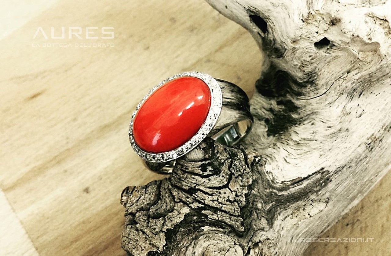 anello-corallo-rosso-brillante-oro-bianco.jpg
